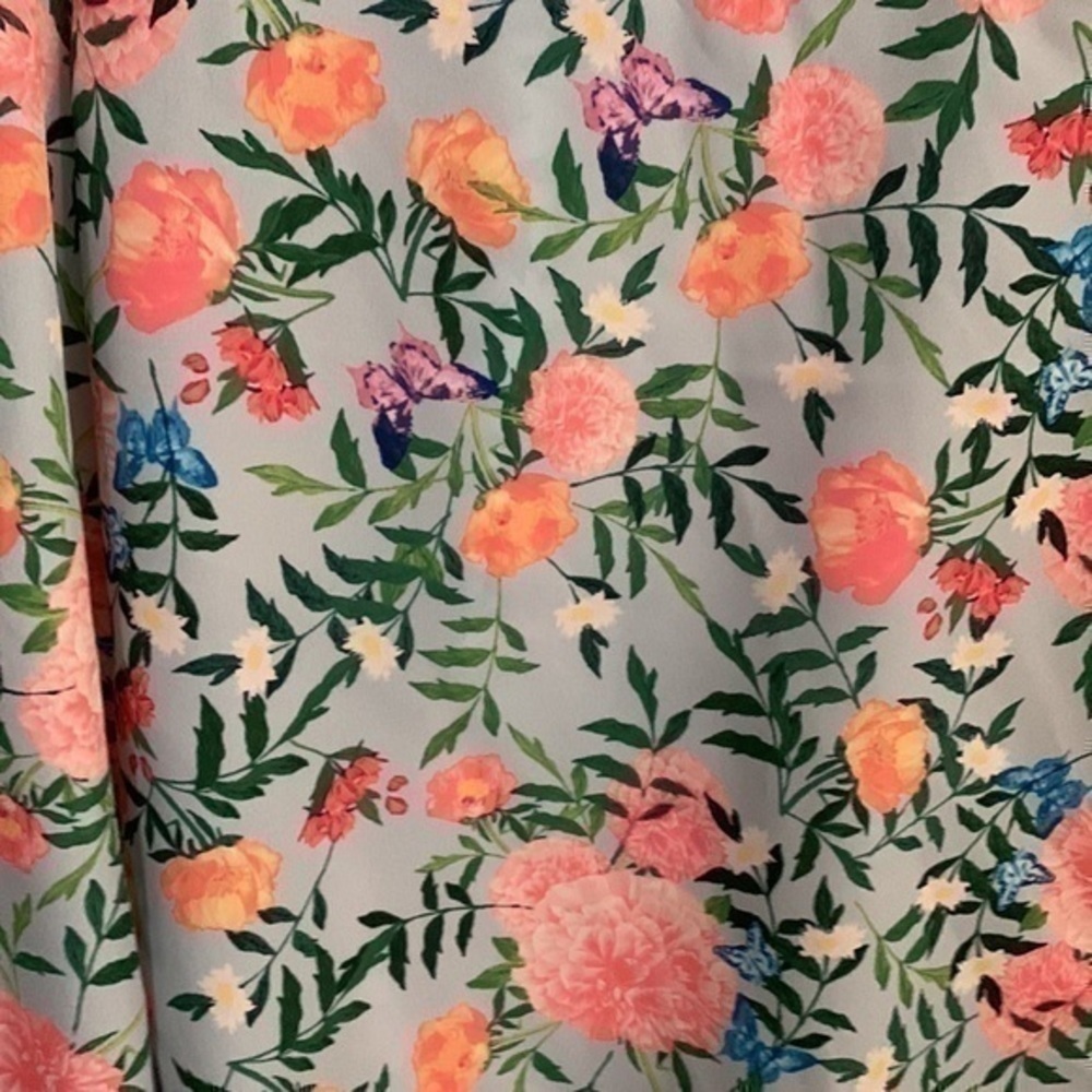 Crosby V Neck Floral Butterfly Blouse Size Large - Picture 4 of 5